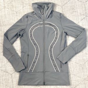 LULULEMON Women’s Zip Up Jacket Sz 6 8 Solid Gray Full Zip Thumbholes High Neck